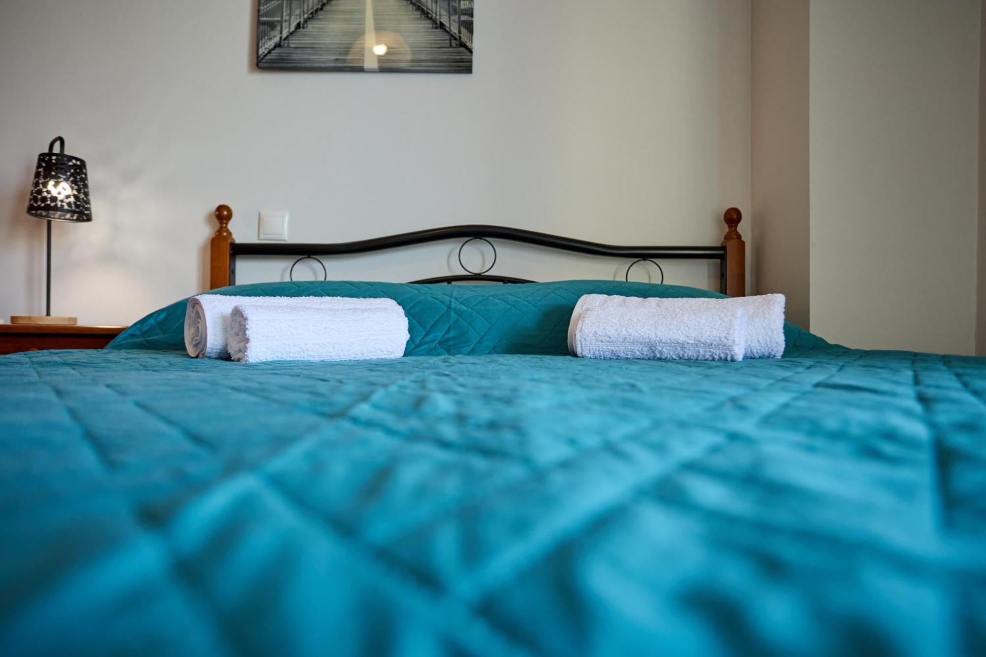 Chios Town Apartment - Heart Of Chios Town With 2 Minute Walk To The Beach ภายนอก รูปภาพ
